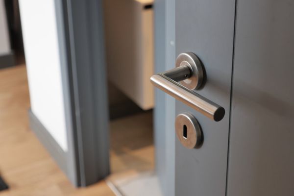 Szare drzwi wewnętrzne | Elegancja w nowoczesnym wydaniu