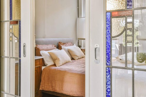 Drzwi do sypialni: przeszklone czy pełne?